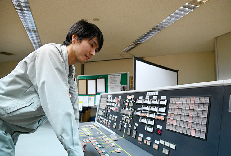 維持管理部門　施設運転管理責任者（焼却施設）　鈴木さん