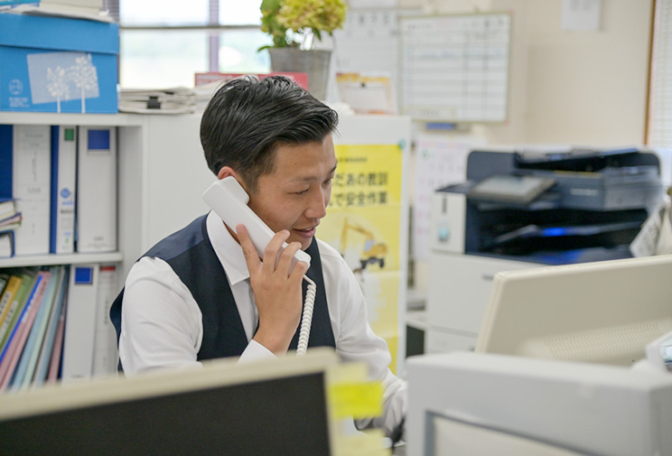 本社営業部　竹内さん